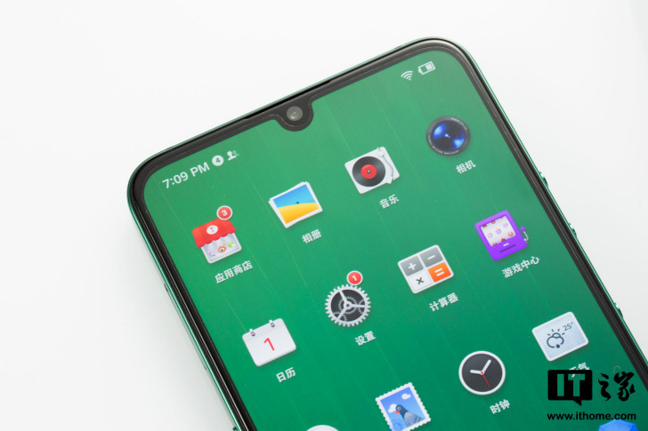 坚果pro 3手机开箱图赏:绿得纯粹